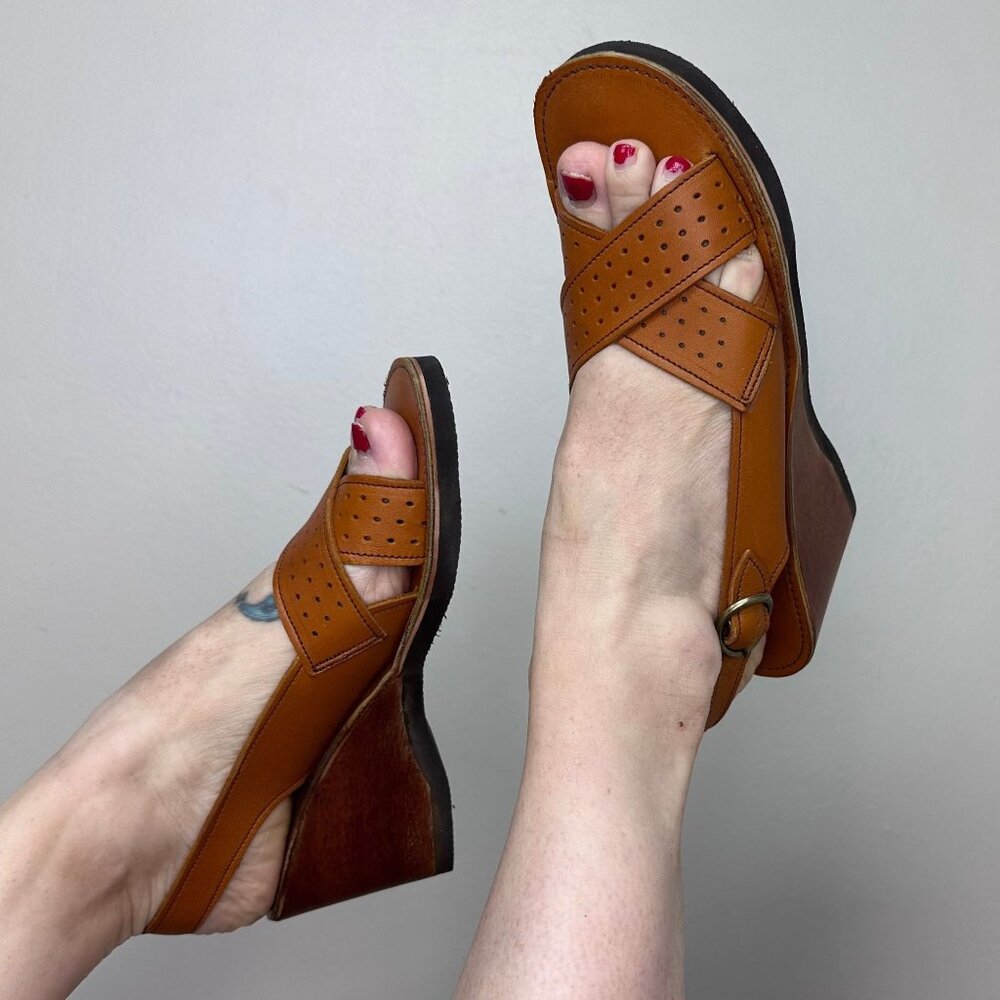 Vintage 1970s Brown Leather Sandals, Mason Shoe Co Size 9 1/2 Narrow, Wedge Heel